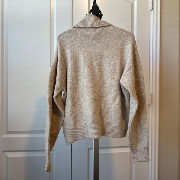 H&M cream color turtleneck sweater - Picture 4 of 5